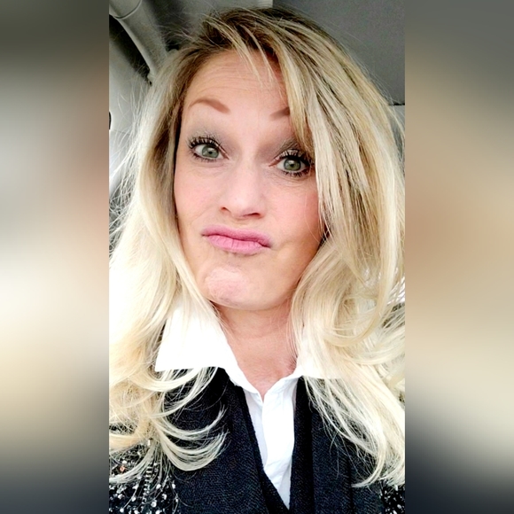 Darling, none of us are made out of money... But we can look like we are. 💃🏼👠 - Picture 6 of 8